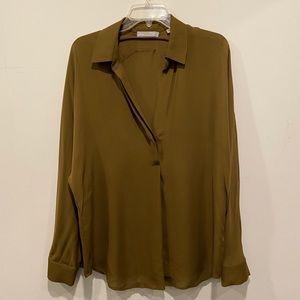 Vince 100% Silk Khaki Green popover Top. Sz M